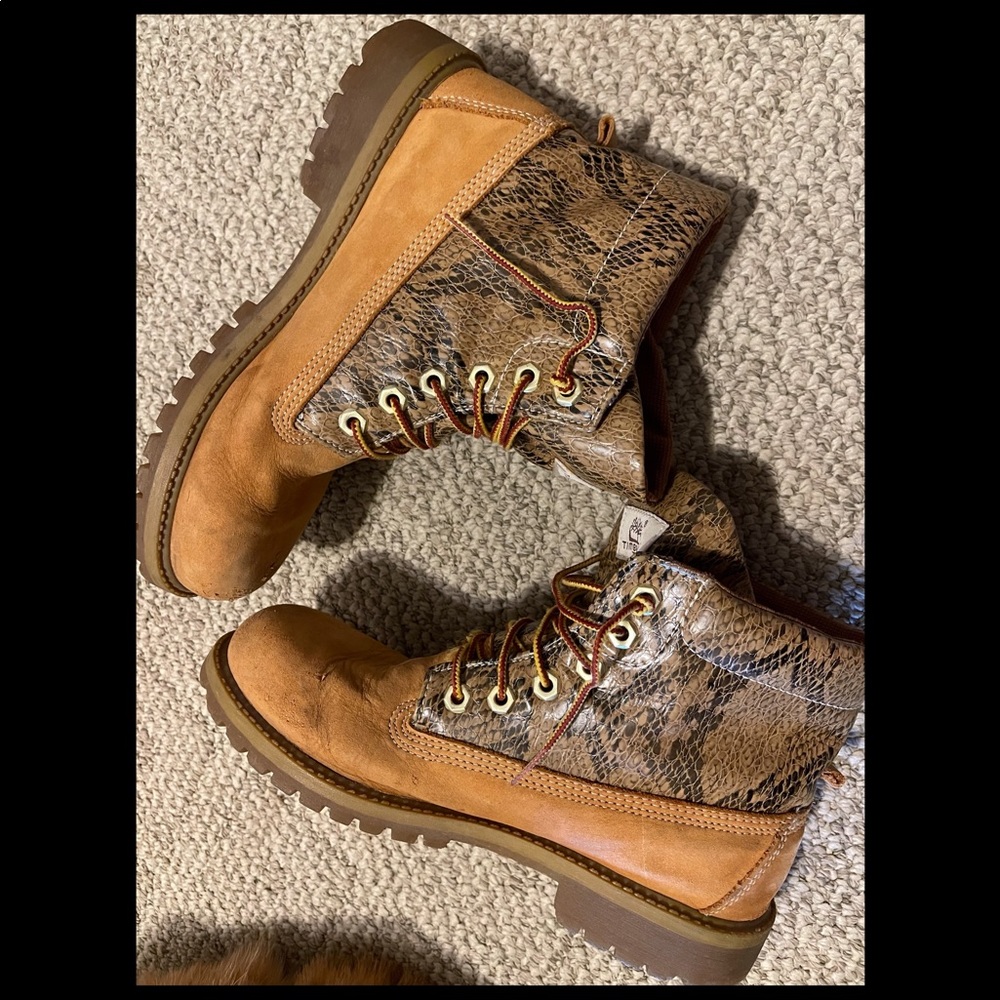 Timberland suede snakeskin boots size 6 boy’s, 8 woman’s